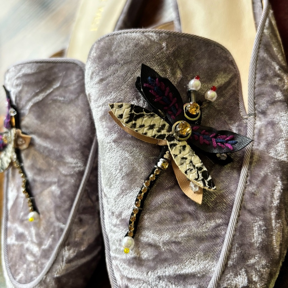 Nine West Lavender Velvet Mules with Dragonfly Embellishments 7.5 - Picture 7 of 8